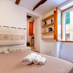  Appartamento Nonno Efisio Old Town Italia